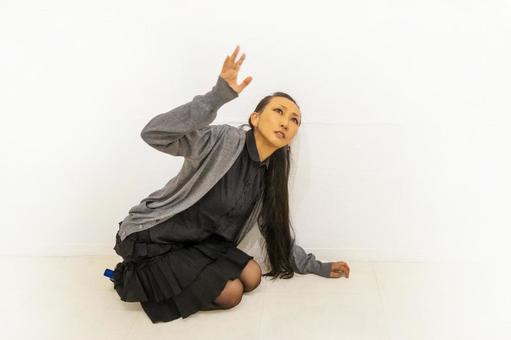 助けを求める女性 助けを求める女性の写真