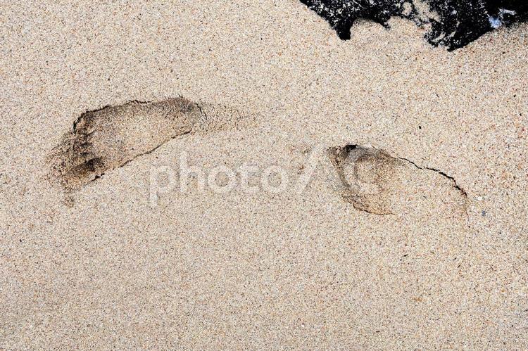 長崎壱岐島・大浜海水浴場の足跡 壱岐,足跡,砂浜の写真素材