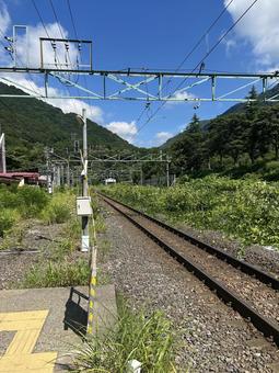 無人の土合駅 無人の土合駅 土合駅,無人,線路の写真素材