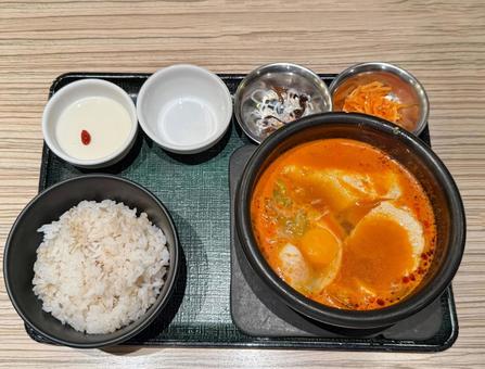 スンドゥブ定食 スンドゥブ定食 ランチ,スンドゥブ,セットの写真素材