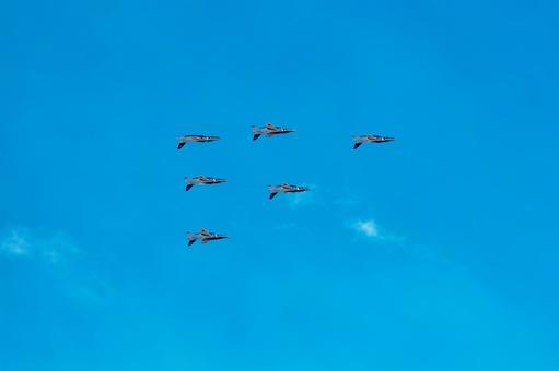 ブルーインパルス　デルタ隊形　背面飛行 入間基地,航空祭,航空自衛隊の写真素材