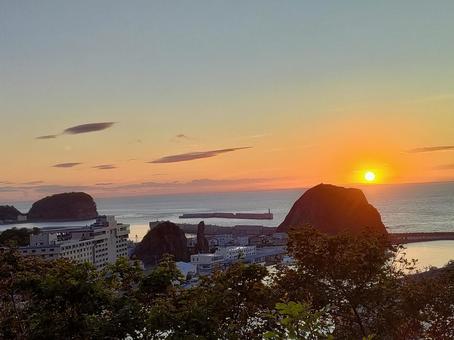 知床の夕日 知床の夕日 夕日,知床,夕焼けの写真素材
