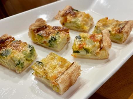 Photo, quiche, hors d'oeuvre, a buffet, 