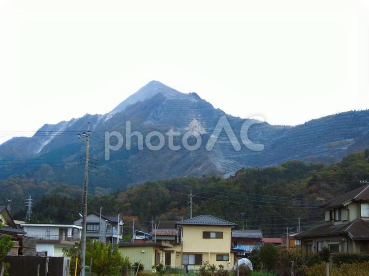 秩父の町から見上げる武甲山 武甲,山,見上げるの写真素材
