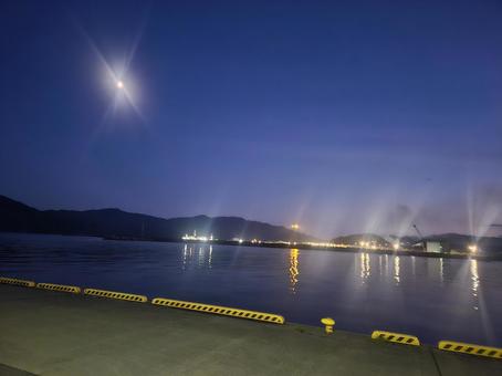宮古市の夜の海の写真