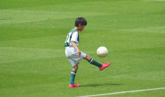 Lifting boy (soccer), çocuklar, futbol topu, kaldırma, JPG