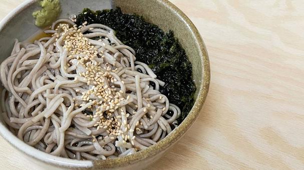 あおさ海苔入り・冷やし蕎麦(右余白) あおさ海苔入り・冷やし蕎麦(右余白) 蕎麦,そば,冷やしの写真素材