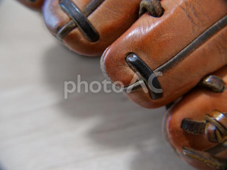 青春を思い出す硬式グローブ グローブ,グラブ,硬式野球の写真素材