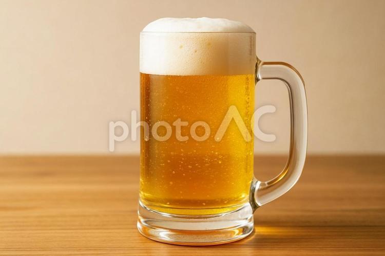 泡が美しい生ビールジョッキ・お酒・晩酌 ビール,生ビール,泡の写真素材