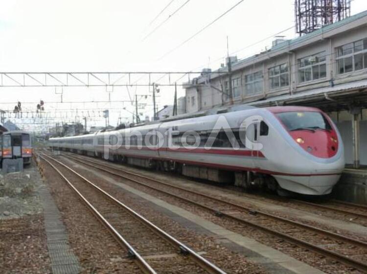 キハ120系と特急はくたか 車両,鉄道,駅の写真素材