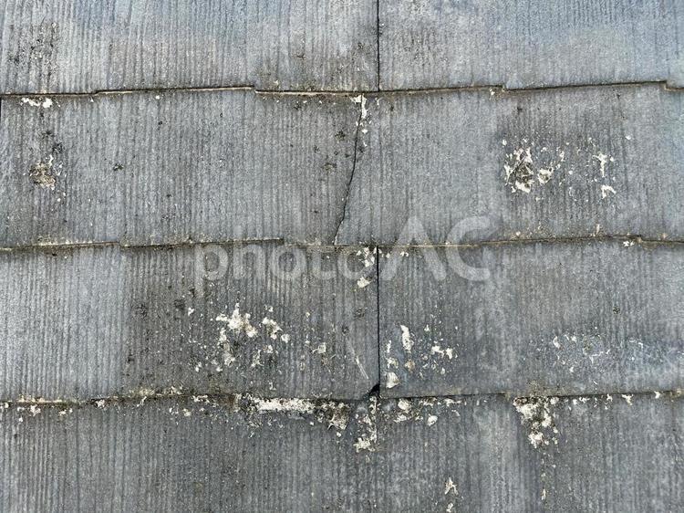 屋根のヒビ、クラック 屋根,劣化,ヒビの写真素材