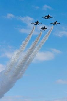 ブルーインパルス ブルーインパルス ブルーインパルス,航空自衛隊,曲技飛行の写真素材