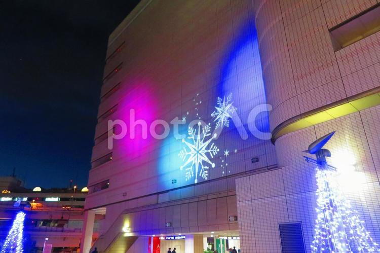 １２月中旬の横浜駅周辺のイルミネーション 背景,イルミネーション,電飾の写真素材