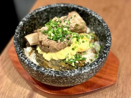 ラフテーと高菜の石焼飯 ラフテーと高菜の石焼飯の写真