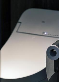 トイレットペーパーと便座の光 トイレ,便座,蓋の写真素材