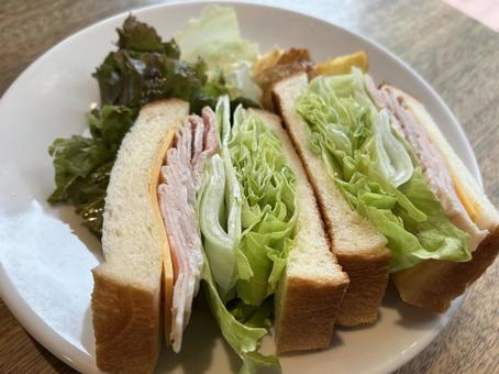 ハムレタスサンドの写真