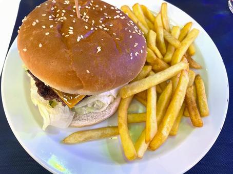 ビーフバーガーセット(上から) ビーフバーガーセット(上から) ハンバーガー,牛肉,ビーフの写真素材