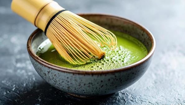 抹茶と茶せん 抹茶と茶せんの写真