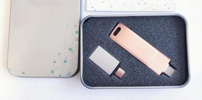 USBメモリ256GB ピンク3 usbメモリ,フラッシュドライブ,256gbの写真素材