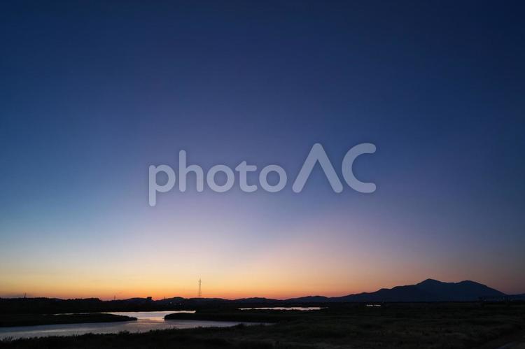 夕闇の大河津分水路 大河津分水路,大河津分水,分水の写真素材