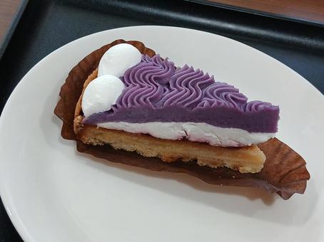 紫芋とカシスのタルトの写真