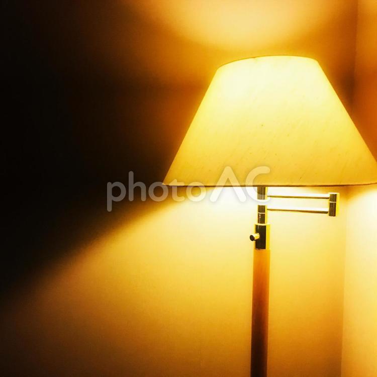 照明　ライト　灯り　間接照明　電気　スタンド　暖かい光 照明,ライト,灯りの写真素材