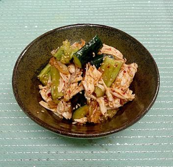 蒸し鶏とキムチの和えもの 蒸し鶏とキムチの和えもの 鶏むね肉,蒸し鶏,キムチの写真素材