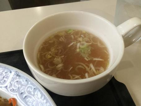 焼きそばに付属の中華スープ（鶏ガラ出汁 中華スープ,付け合わせ,中華料理の写真素材