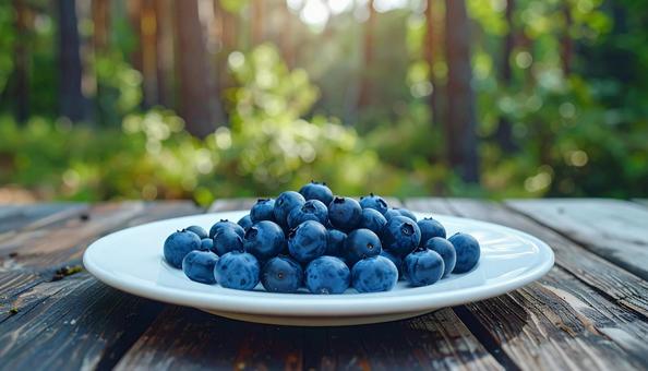 テラス席に置かれたブルーベリー テラス席に置かれたブルーベリーの写真