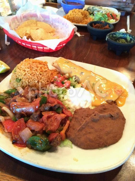 テキサスのメキシコ料理 エンチラーダ,texーmex,アメリカナイズの写真素材