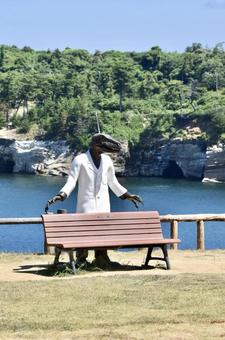 The Dinosaur Expert and Oshima Island in Fukui Prefecture as seen from Tojinbo, bench, dr. dinosaur, quay, JPG