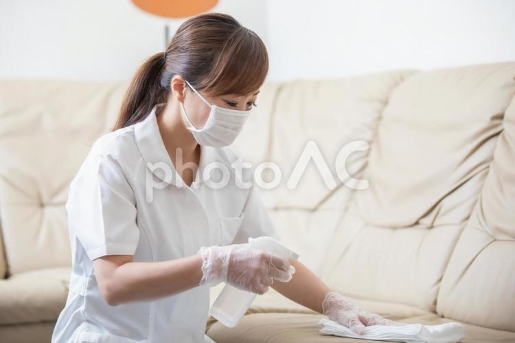 消毒をする看護師 消毒,除菌,アルコール消毒の写真素材