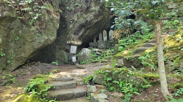 秩父34観音 32番 法性寺 参道の石仏 秩父34観音 32番 法性寺 参道の石仏の写真