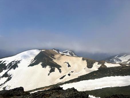 残雪の安達太良山 山頂からの景色1 残雪の安達太良山 山頂からの景色1の写真