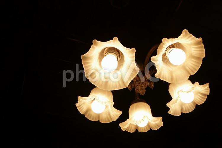 アンティークのシャンデリア シャンデリア,chandelier,照明の写真素材