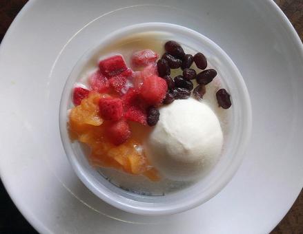Lactic ice dessert condensed milk red beans strawberry pulp yellow peach fruit Lactic ice dessert condensed milk red beans strawberry pulp yellow peach fruit