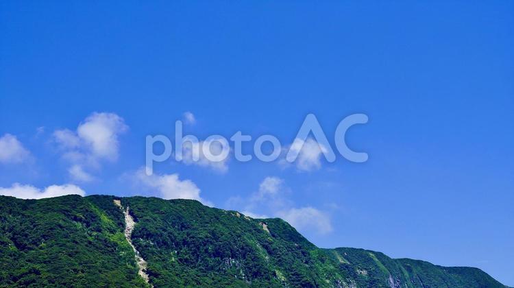 東京都伊豆諸島新島の山（北峰）と空 新島,北峰,山の写真素材