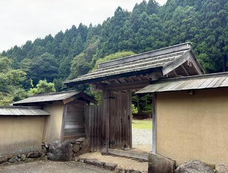 曇り空　秋の一乗谷朝倉氏遺跡　復原町並 一乗谷朝倉氏遺跡,福井県,福井市の写真素材