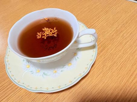花咲く一杯・金木犀ティー 花咲く一杯・金木犀ティー 金木犀,紅茶,秋の香りの写真素材