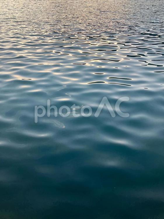 落ち着いた海面 瀬戸内海,海,水面の写真素材