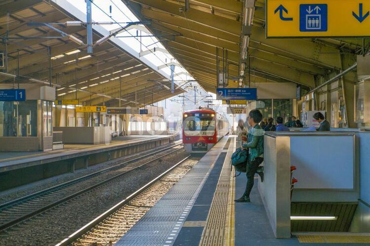 京急本線立会川のホーム 駅,電車,駅のホームの写真素材