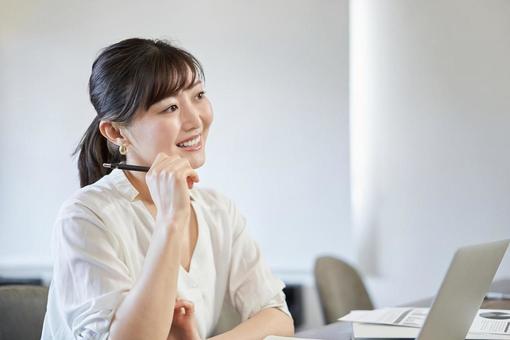 想出好東西的亞洲女性, 女子, 遠程辦公, 亞洲, JPG