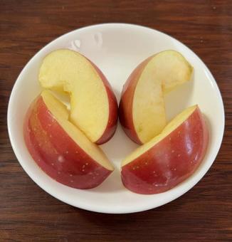 R7.11.02　カットりんご早生ふじ カットりんご,りんご早生ふじ,りんごの写真素材