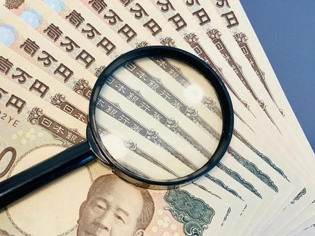 お金と虫眼鏡 お金と虫眼鏡 お金,紙幣,虫眼鏡の写真素材