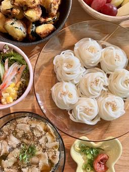 ネギ豚つけ素麺定食 ネギ豚つけ素麺定食 ご飯,夜ごはん,晩ごはんの写真素材