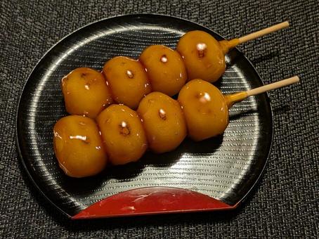 立冬の日の3時のおやつのみたらし団子 餅菓子,和菓子,竹串の写真素材