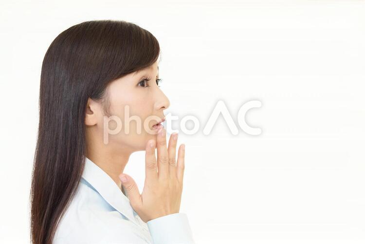 不安そうな表情の女性 女性,女,ストレスの写真素材