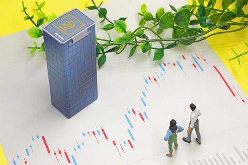 ろうそくチャートを見るビジネスマン 株価,株,チャートの写真素材