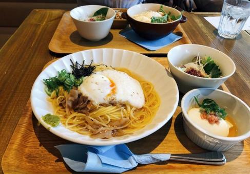 パスタ パスタ,温玉,カフェの写真素材