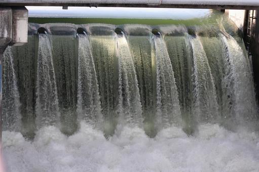 水量の多い小さなダム 水量の多い小さなダム 水量,多い,小さなの写真素材